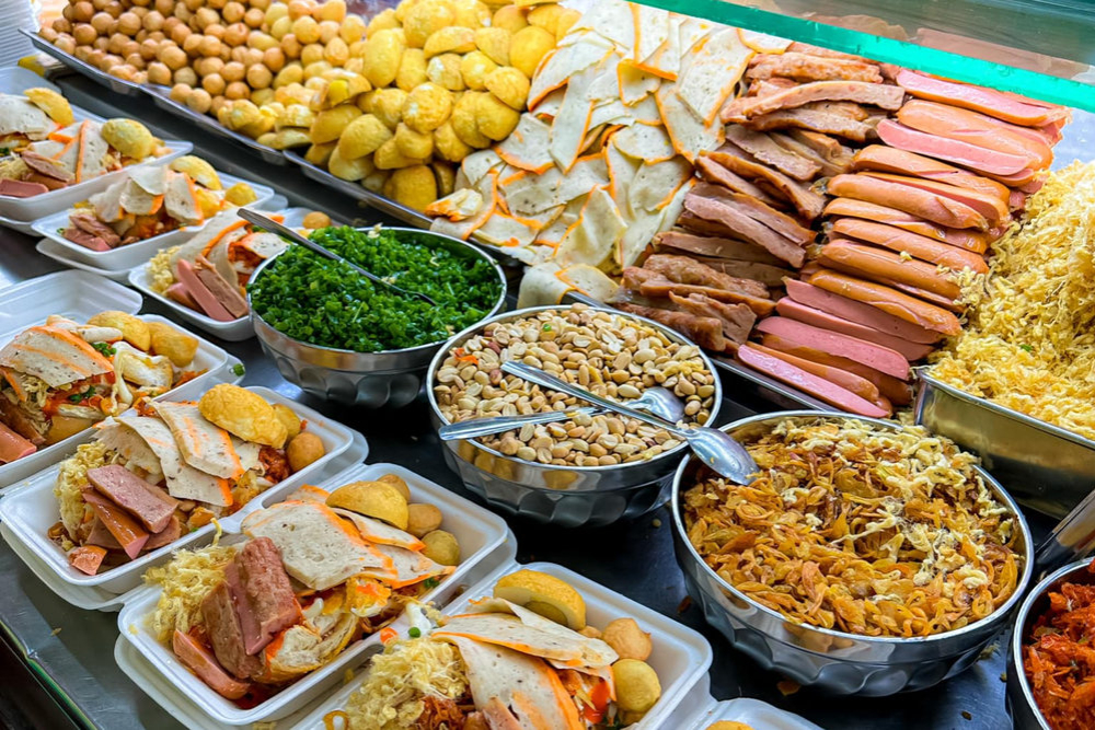 The harmonious combination of flavors makes Banh Mi Nuong Ot Do one of the most popular and highly sought-after banh mi spots